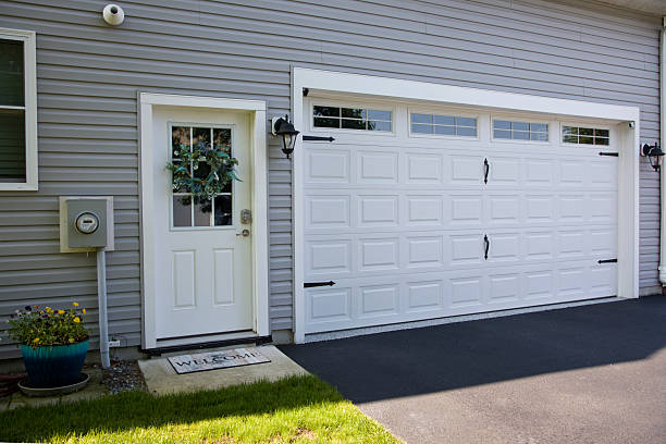 24/7 Emergency Garage Door Panel Replacement experts in Brown County County, MN